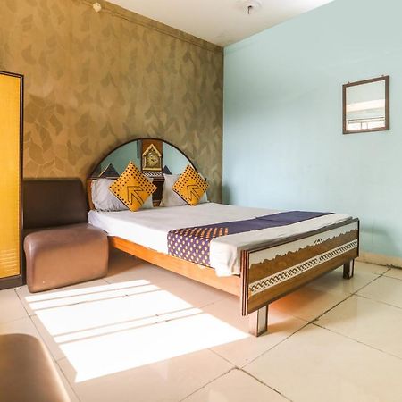 Spot On 10470 Hollywood Joka Hotel Bhasa Esterno foto