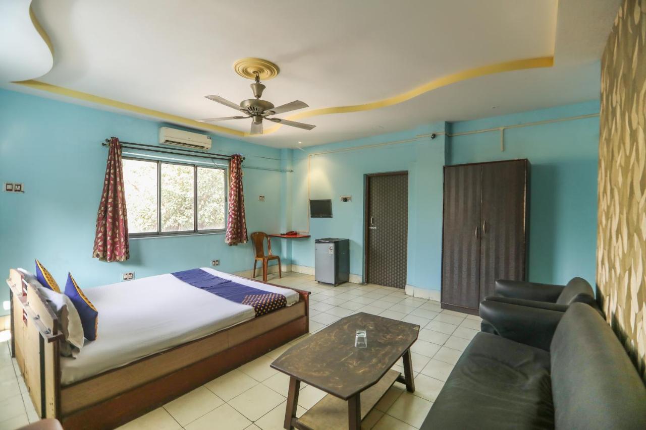 Spot On 10470 Hollywood Joka Hotel Bhasa Esterno foto
